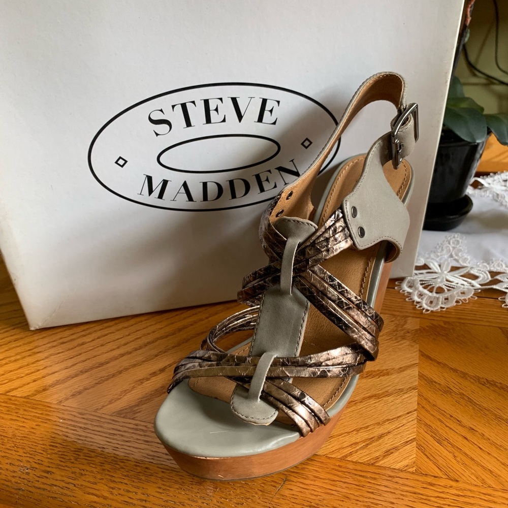 Sandals - Picture 2 of 2